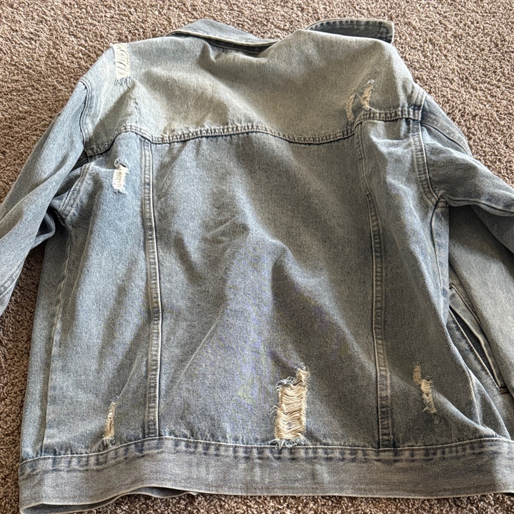 Veveret Distressed oversized Denim Jacket - Picture 3 of 4